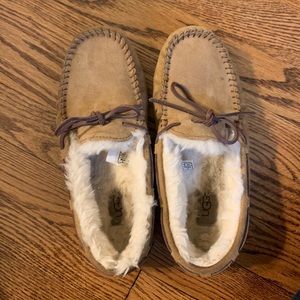 UGG Dakota moccasin